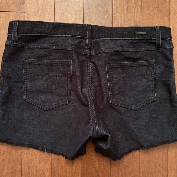 Carve design shorts - Picture 4 of 4